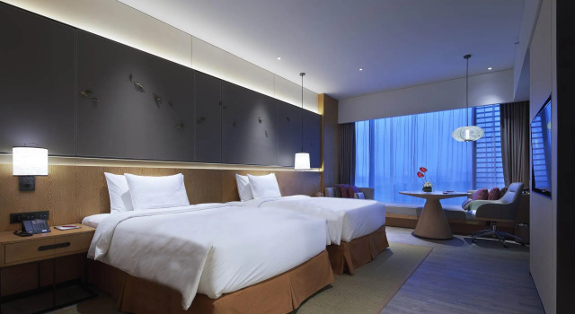 Двухместный номер Standard с балконом Crowne Plaza Nanchang Wanli by IHG