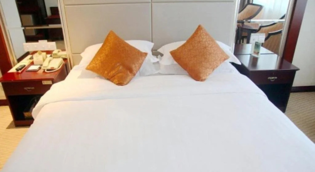 Jiangyin Life Island Hotel, Rezerwuj Hotel Hotele w Jiangyin z Basenem, Basen