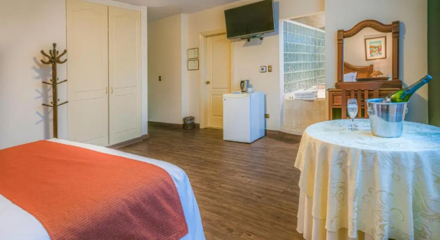 Полулюкс Miraflores Colon Hotel