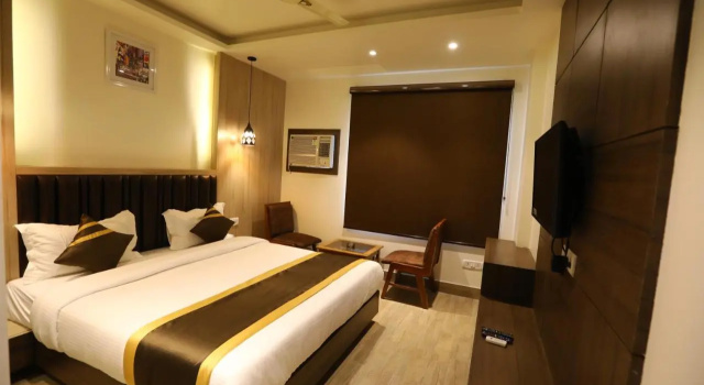 Hotel D SilverLeaf, Забронировать Отель Лакхнау штат Уттар-Прадеш, рядом с Вокзал Лакхнау