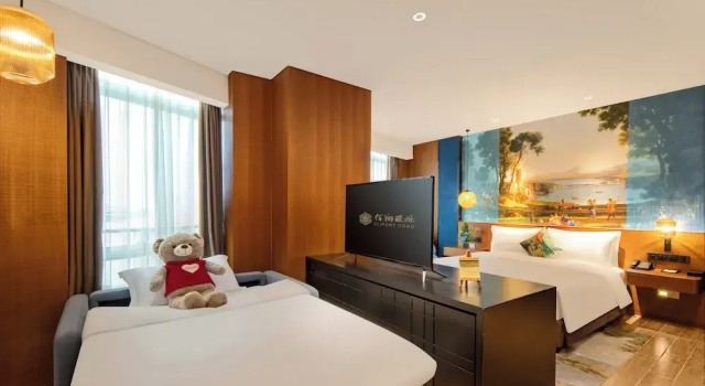 Трёхместный семейный номер Standard Hisilk Artwork Center Fliport Coso Hotel