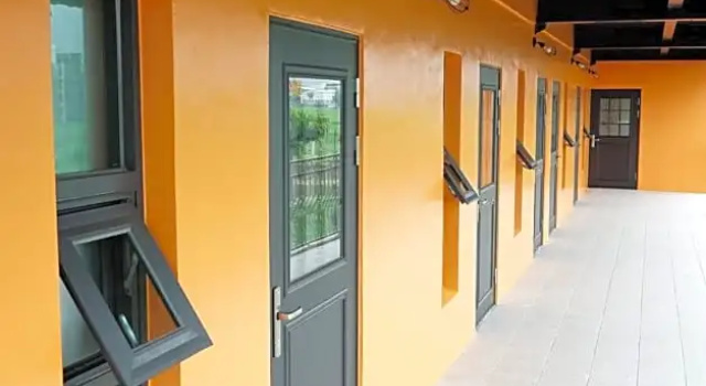 Люкс с балконом Artisan Hostel