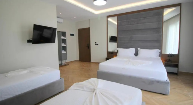Четырёхместный номер Standard с балконом Duka's Boutique Hotel