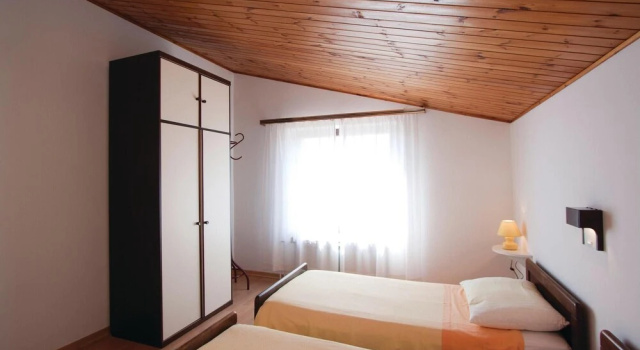Stunning Home in Barban With Wifi and 2 Bedrooms