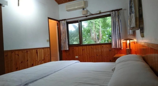 Flower and Green Collection, Varaa Bed and Breakfast Xiulin hotellit, joissa on uima-allas, Uima-allas