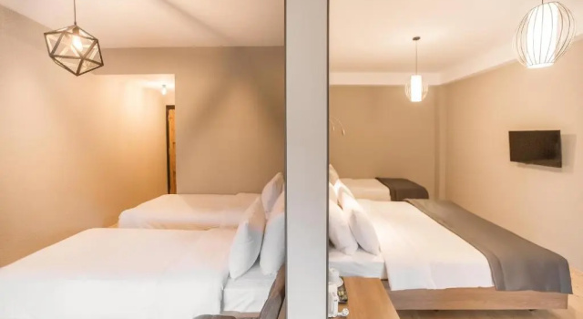 Семейный номер Deluxe с балконом Hotel Stancia Kazbegi - City Center