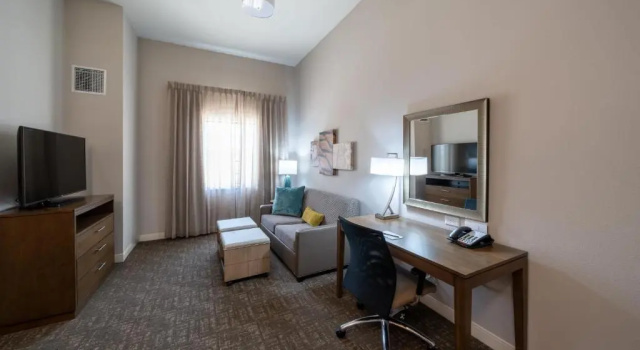 Четырёхместный номер Standard c 1 комнатой Staybridge Suites Houston East - Baytown by IHG