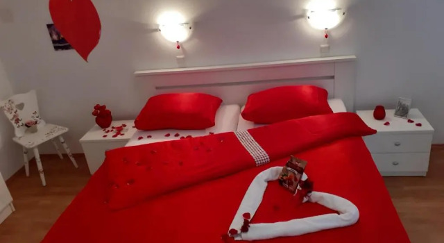 Kuća za odmor DIVA***, Забронировать Отель Отели Крапинско-Загорской жупания с бассейном, Бассейн