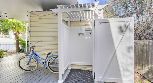Walk to Beach: Miramar Tropical Cabana w/ Deck!, Rezerwuj Dom wakacyjny Miramar Beach Emerald Coast