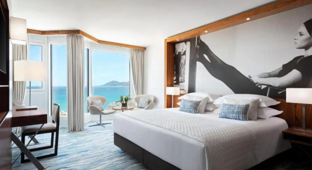 Номер Deluxe с видом на море JW Marriott Cannes