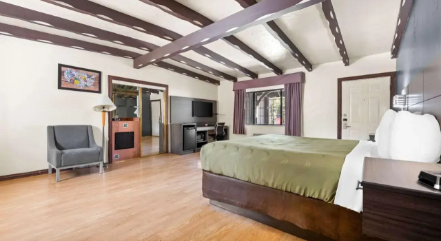 Econo Lodge Inn & Suites South Lake Tahoe, Забронировать Отель Отели Саут-Лейк-Тахо с парковкой, Парковка