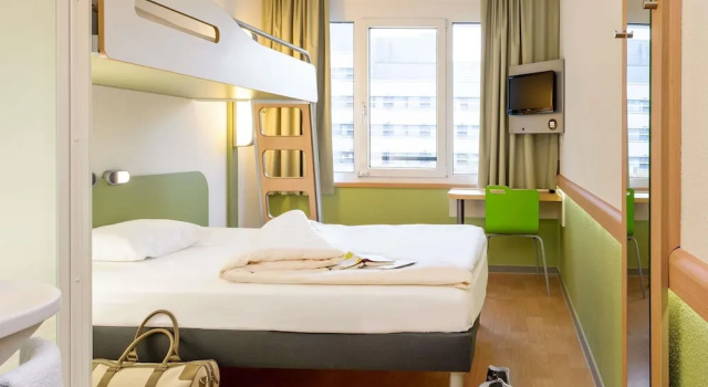 Четырёхместный семейный номер Standard Ibis Budget Grenoble Sud Seyssins
