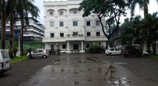 Hotel Narendra Central, Забронировать Отель Куруппумтара штат Керала