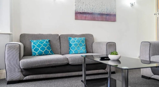 HAUS Detached Five Bed House - Off-street Parking - 11 Guests - Garden -WIFI - Smart TV-TOP RATED