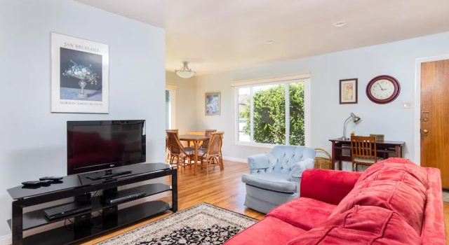 Delightful 2BR Ventura Duplex by RedAwning, Забронировать Дом для отпуска Вентура Central Coast California