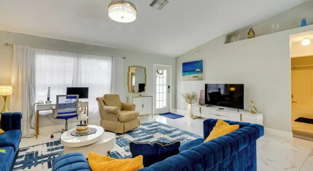 5 Mi to Shore: Gem w/ Pool & Yard in Cape Coral!, Забронировать Дом для отпуска Кейп-Корал Southwest Florida