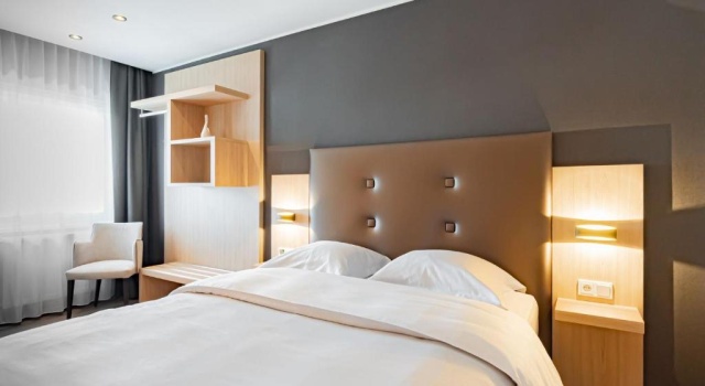Hotel Re'ser Stuff, Забронировать Отель Отели Есч-Сур-Алзетте с завтраком, Завтраки