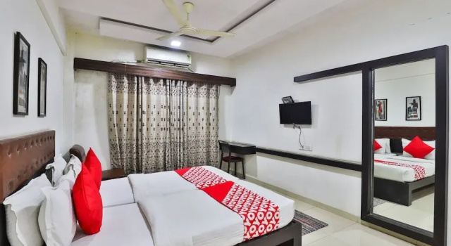 Hotel Anand Inn By OYO Rooms, Забронировать Отель Вапи штат Гуджарат
