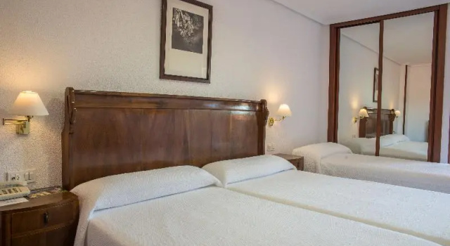 Трёхместный номер Standard с балконом Hotel Museo Los Infantes