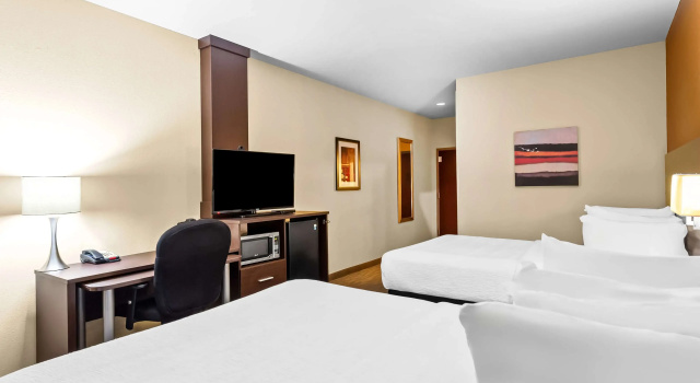 Четырёхместный люкс Best Western St. Louis Airport North Hotel & Suites