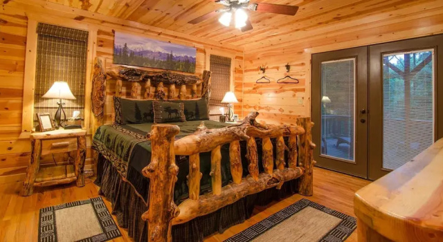 Denali Private Cabin Includes Xbox, Hot Tub, and Stone Pizza Oven by Redawning
