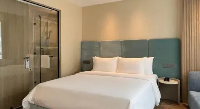 Полулюкс Laya Suites & Residences