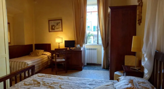 Трёхместный номер Standard Hotel Tourist House