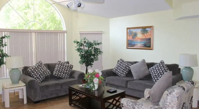 Charming 3 Bed Vacation Villa near Disney (174) by Dreams VR, Забронировать Вилла Отели Киссимми с парковкой, Парковка