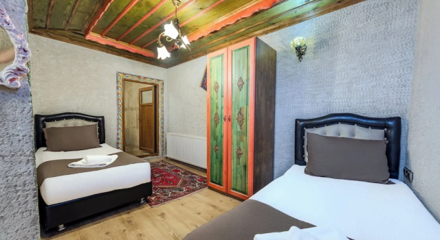 Трёхместный номер Standard с балконом и с красивым видом из окна Kayatas Cave Suites