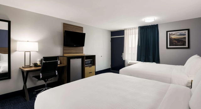 Четырёхместный номер Standard SureStay Plus by Best Western Pigeon Forge