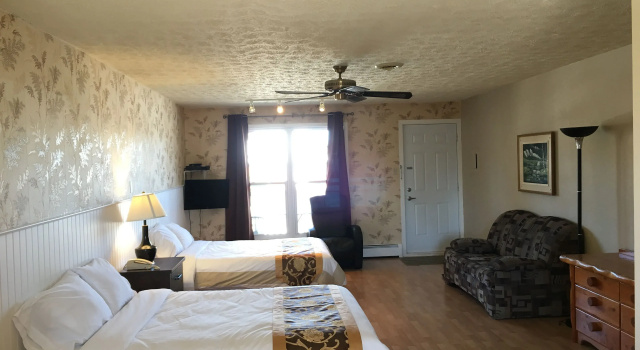 Motel le Sabre, Varaa Motelli Eastern Townships hotellit, joissa on uima-allas, Uima-allas