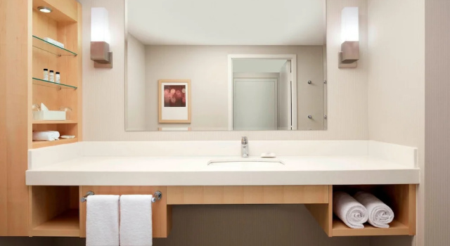 Standardní Čtyřlůžkový pokoj s balkonem Delta Hotels by Marriott Montreal