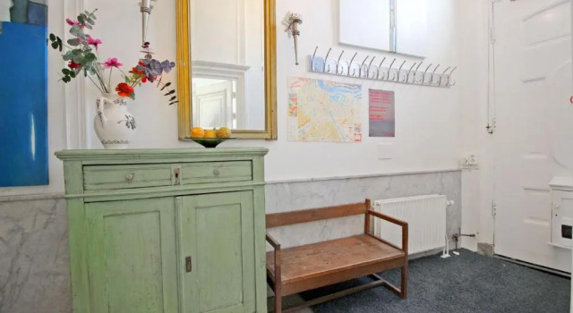 Cozy Jordaan canalhouse near Anne Frank House, Забронировать Отель Отели Амстердама с парковкой, рядом с Comedy Café Amsterdam, Парковка