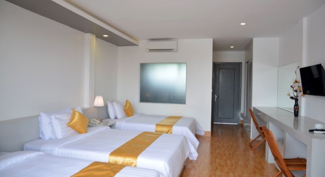Трёхместный номер Deluxe с балконом и с красивым видом из окна Angkor Sweet Night Hotel