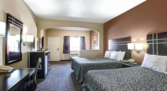 Четырёхместный люкс Days Inn & Suites by Wyndham Houston North - Spring