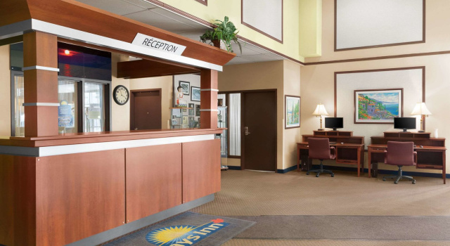 Days Inn & Conference Centre by Wyndham Blainville, Varaa Hotelli Blainville Laurentians