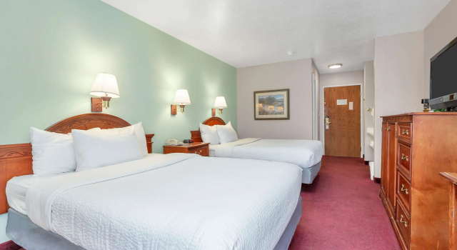 Четырёхместный номер Standard Americas Best Value Inn Cedar City