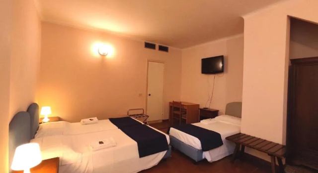 Четырёхместный номер Economy Hotel Rita Major
