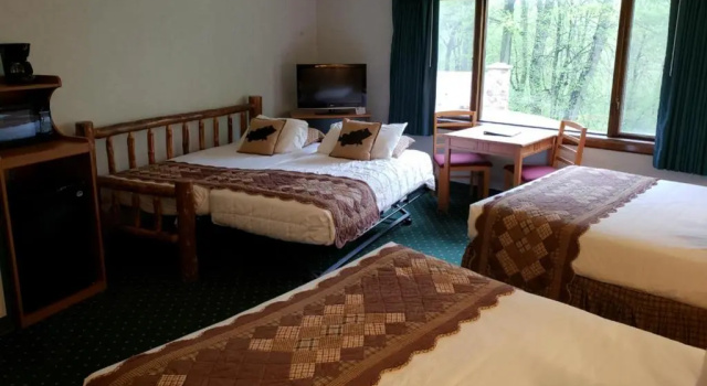 Семейный люкс Potawatomi Inn & Cabins