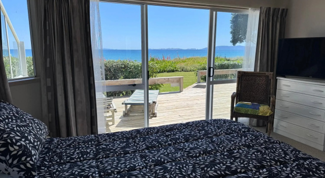 Matarangi Beachfront - Matarangi Holiday Home, Забронировать Отель Отели и гостиницы Матарангов, Отель
