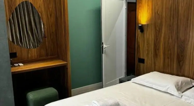 Warm Corner Studio Central Comfort, Забронировать Апартаменты/квартира Отели Tirana County с парковкой, Парковка