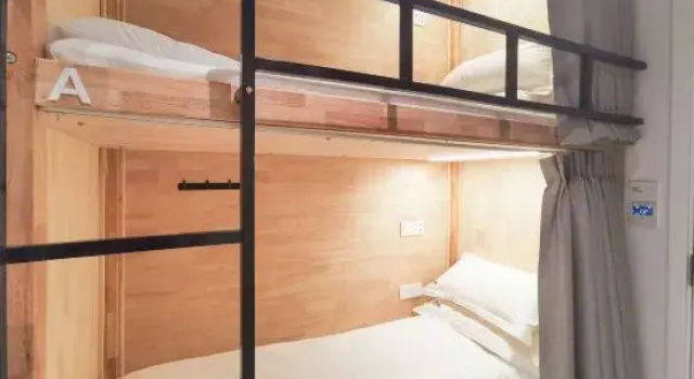 Кровать в общем номере Roomix Shanghai
