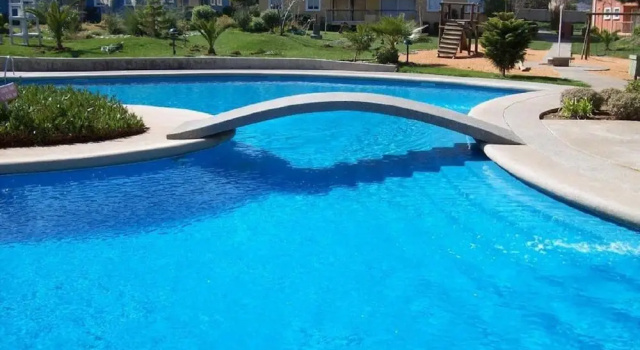 Espacioso departamento con piscina