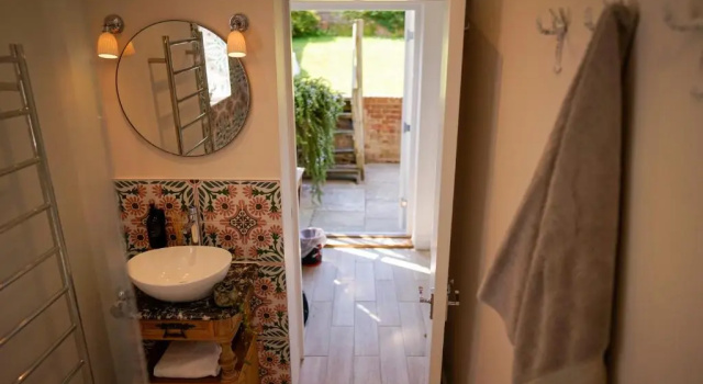 Căsuță 3 Bed Holiday Home in picturesque Seaview, walk to BEACH, private secure GARDEN