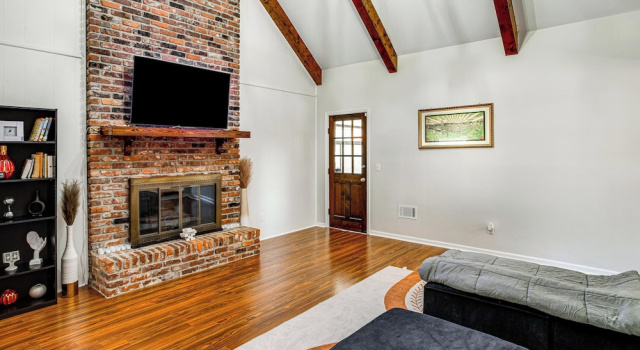 Коттедж 6 Mi to Lake Murray! Pet-friendly Haven w/ Yard