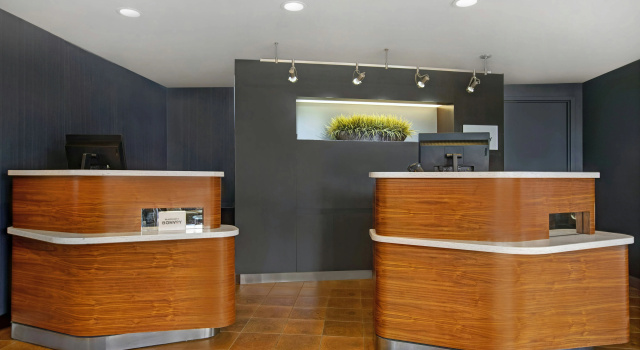 Courtyard Chicago Elmhurst/Oakbrook Area, Rezerwuj Hotel Elmhurst Chicago