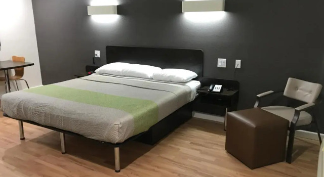 Номер Standard Studio 6-Huntsville, TX