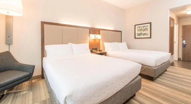 Четырёхместный номер Standard Holiday Inn Express & Suites Columbia-I-26 @ Harbison Blvd by IHG