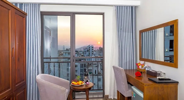 Трёхместный номер Standard с балконом Royal Charm Hotel