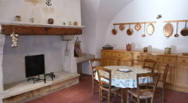 Вилла typical mas provençal with swimming pool in a small hamlet near mouriès in the alpilles in provence- 8 persons